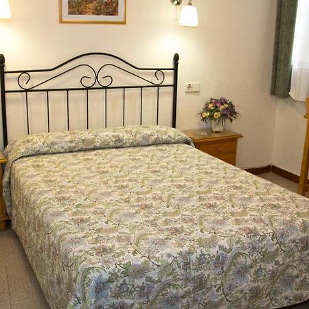 Hostal Los Alpes Madrid Room photo