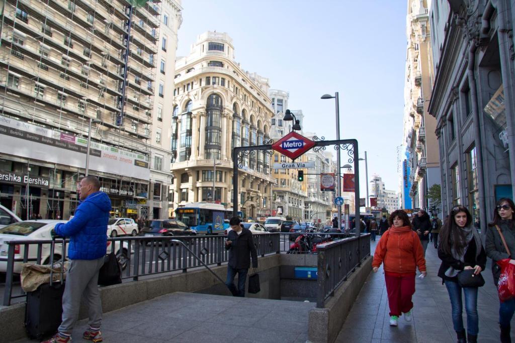 Hostal Los Alpes Madrid Exterior photo